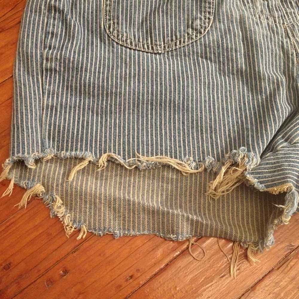 Striped Cutoff High-Rise Jean Shorts - Picture 9 of 9
